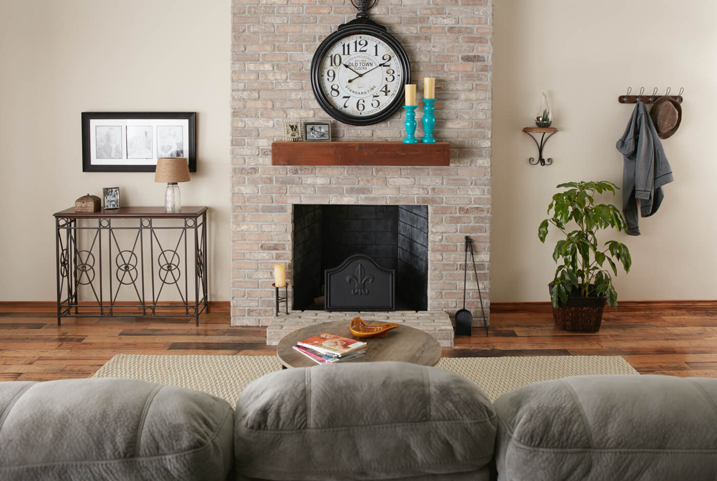 Before image room and fireplace