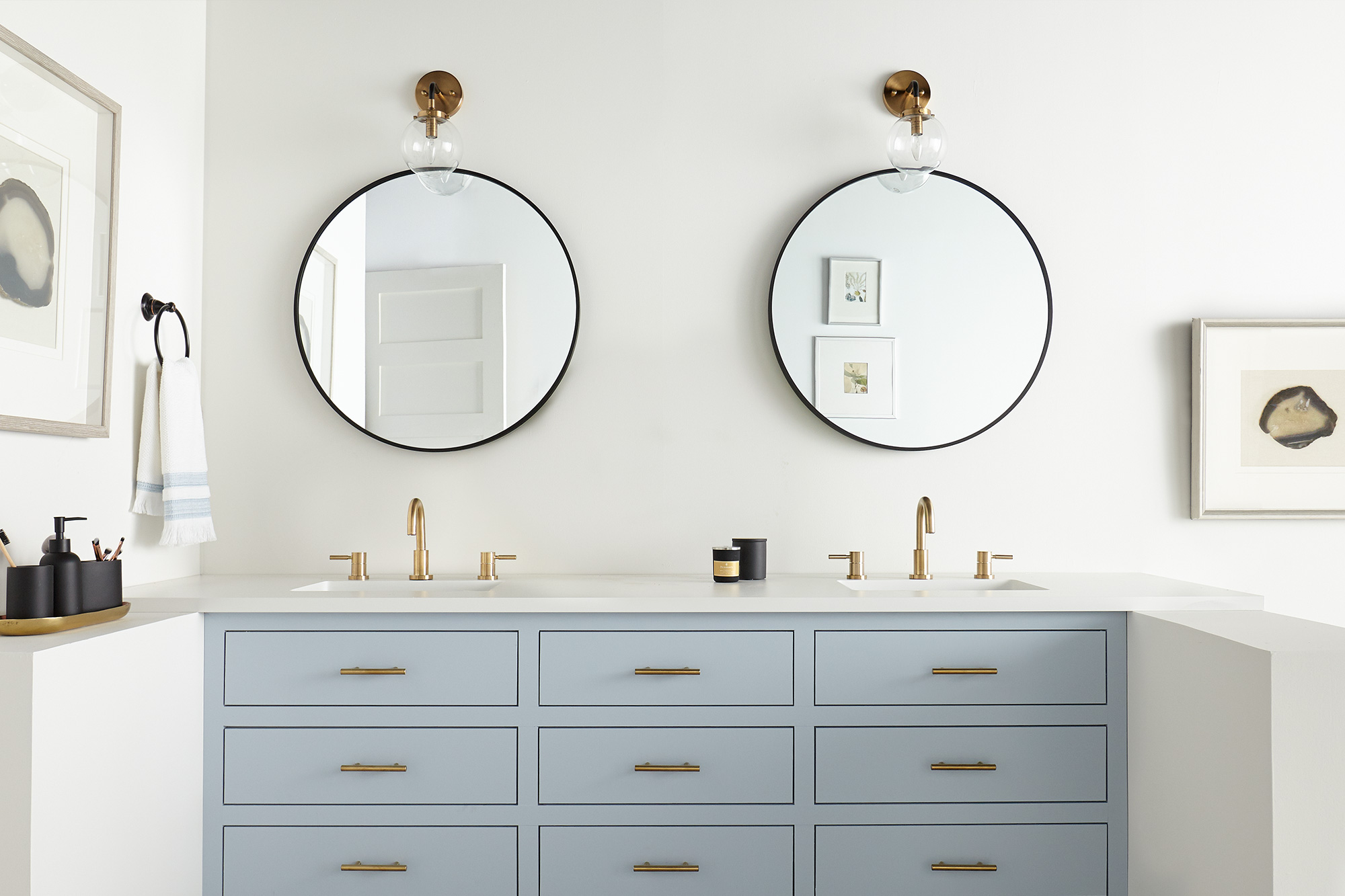 Expert Guide: Evaluating the Quality of Mirrored Dressers