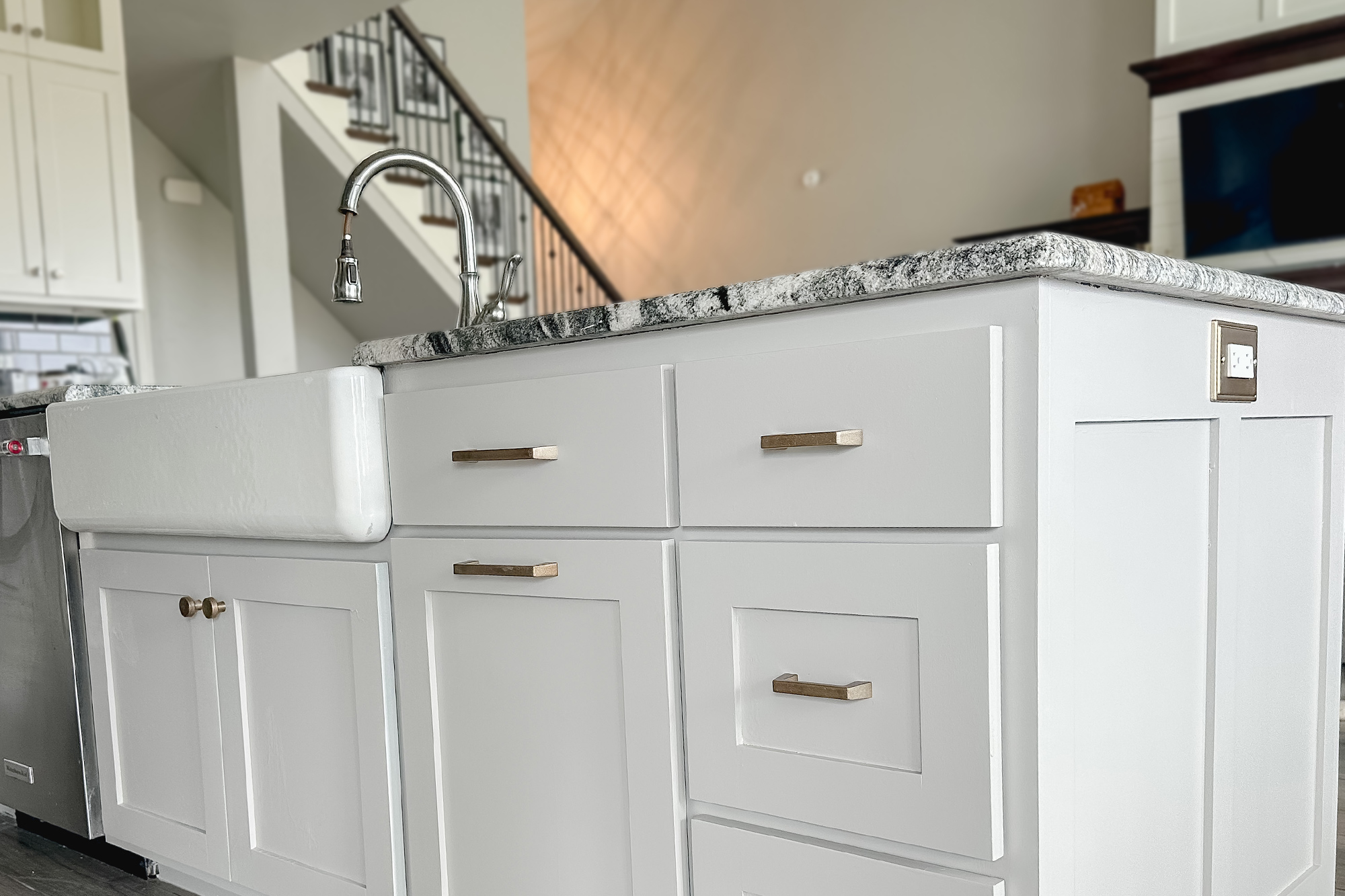How to Easily Remove Paint from Cabinets: Step-by-Step Guide